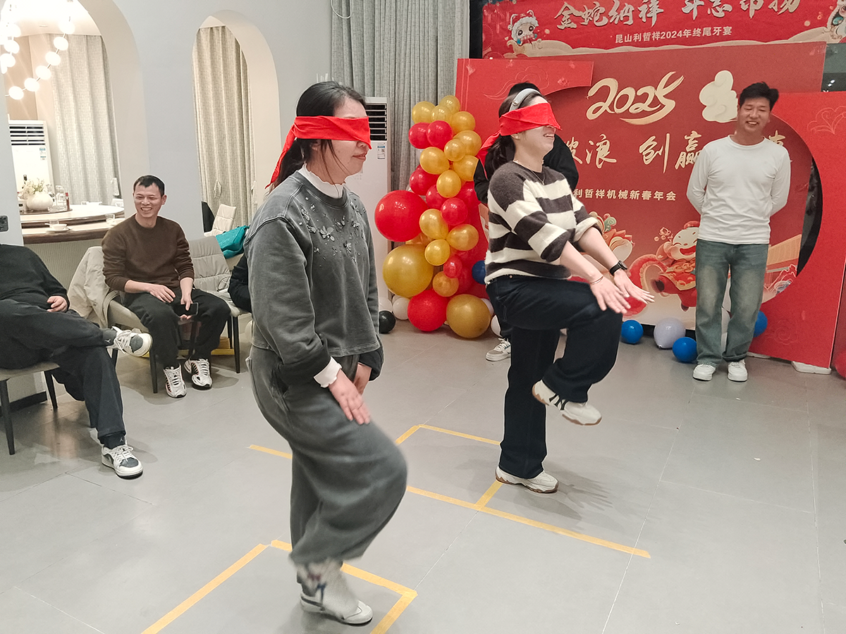 年終尾牙，金蛇納祥，斗志昂揚(yáng)